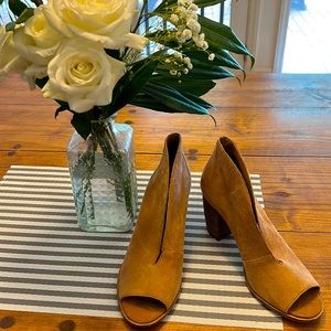 Open-toe summer suede pumps by Lucky Brand size 38 (7.5)